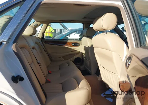 2001 Jaguar Xj8 z USA, uszkodzony, nr VIN SAJDA14C91LF28245